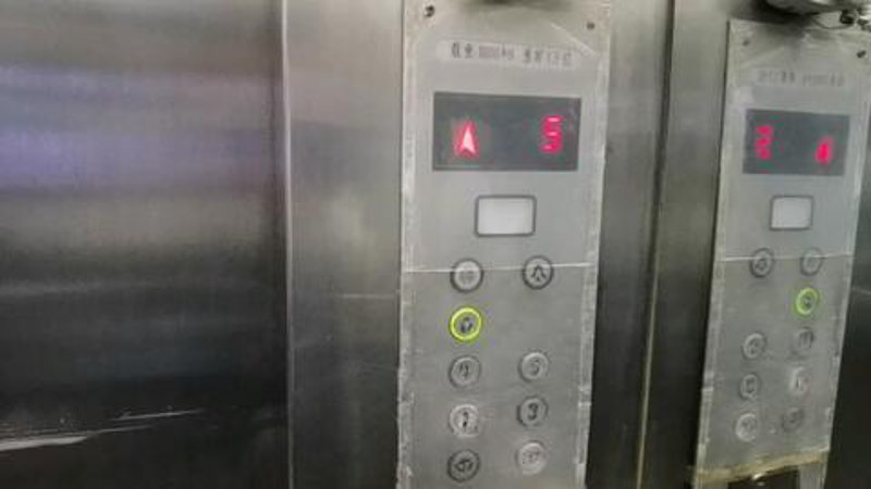 现代楼宇的美学密码:电梯装潢的艺术之旅